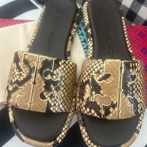 Women’s Tory Burch, BRAND NEW IN BOX WITH DUSTER. Snake printed slide sandal!